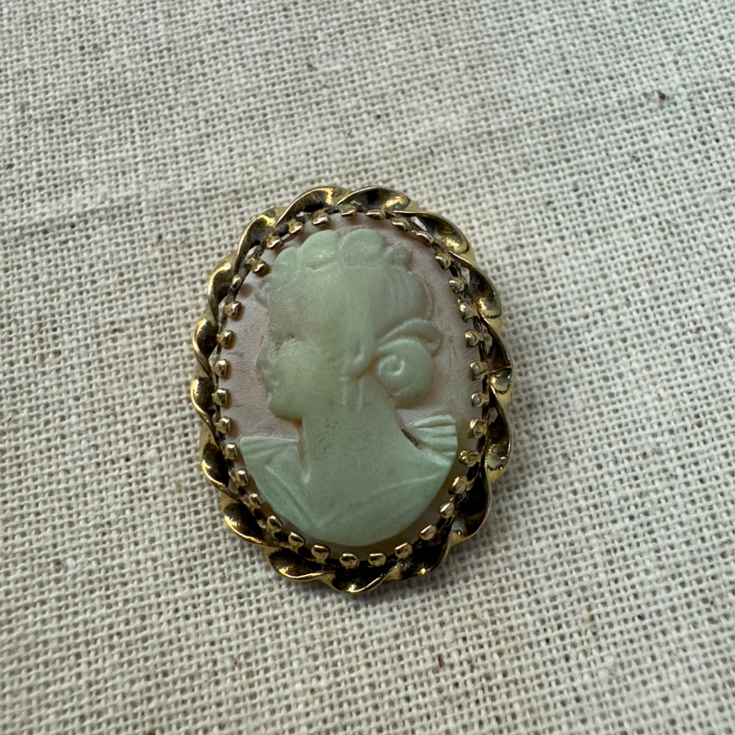14K gold Cameo pendant