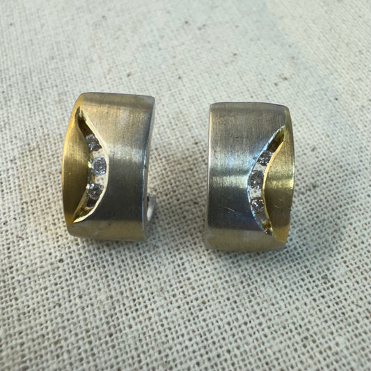 עגילי זהב 18K משובצים יהלומים