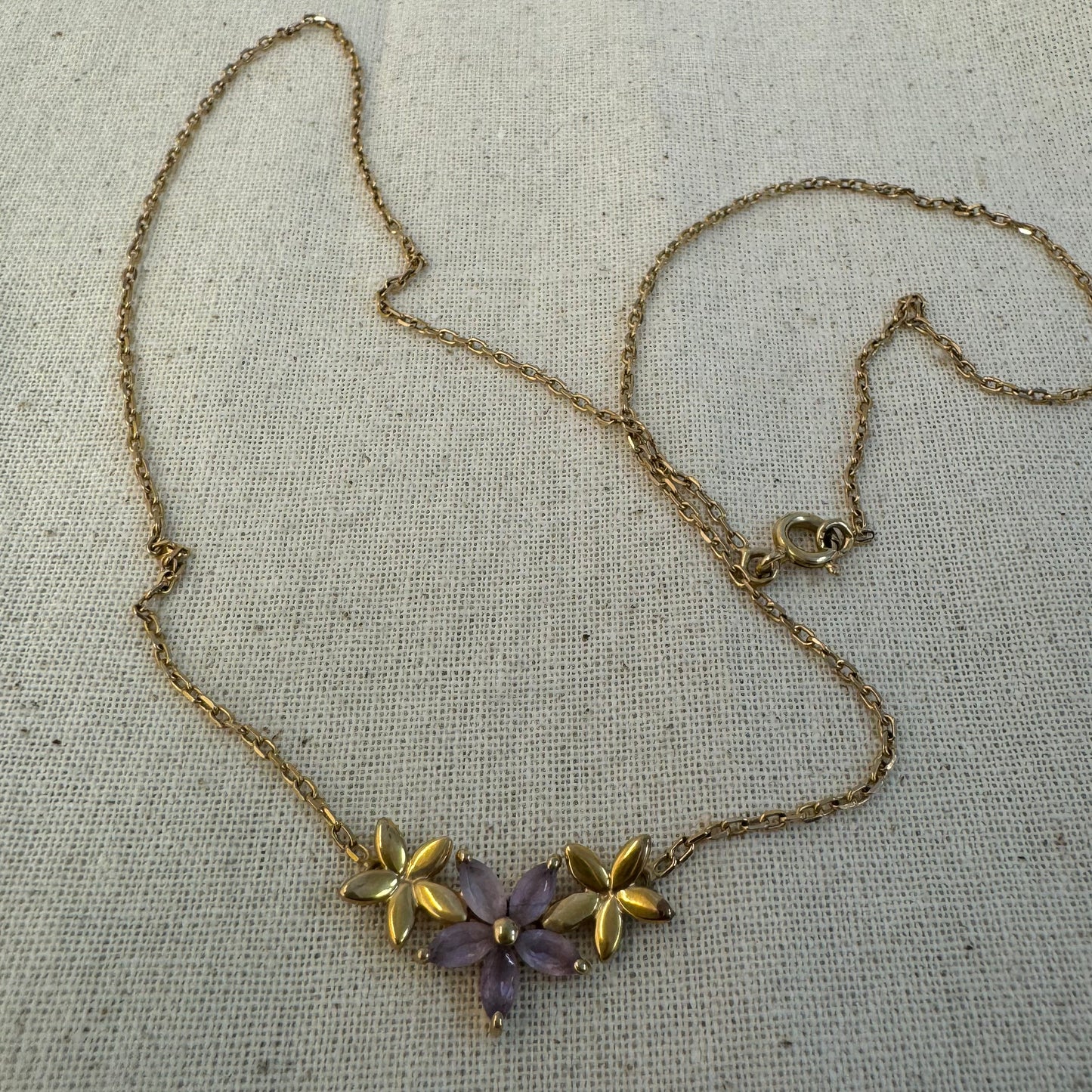 שרשרת זהב צהוב 10 קראט משובצת אבני אמטיסט