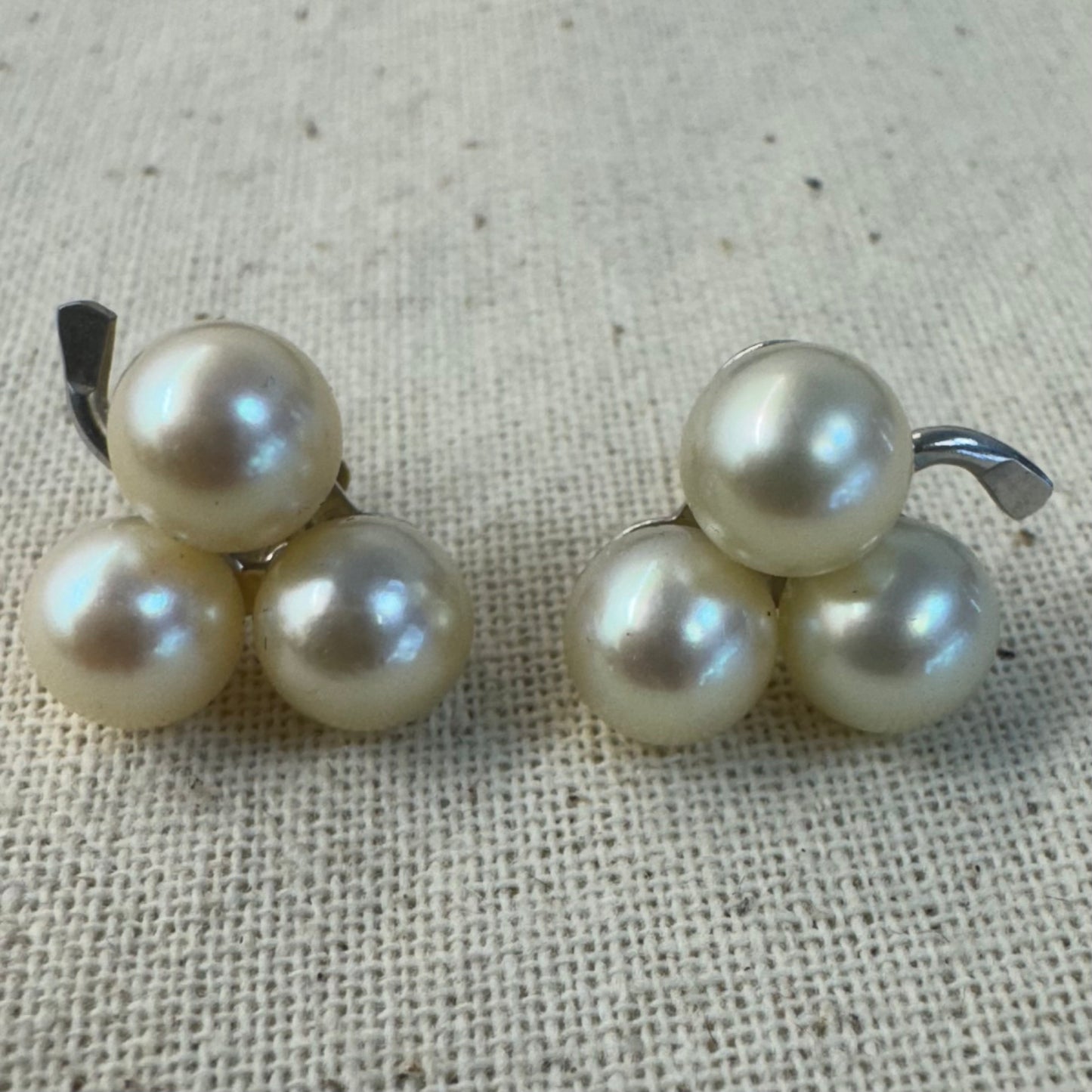 עגילי צמודים זהב 14K משובצים עם פנינים