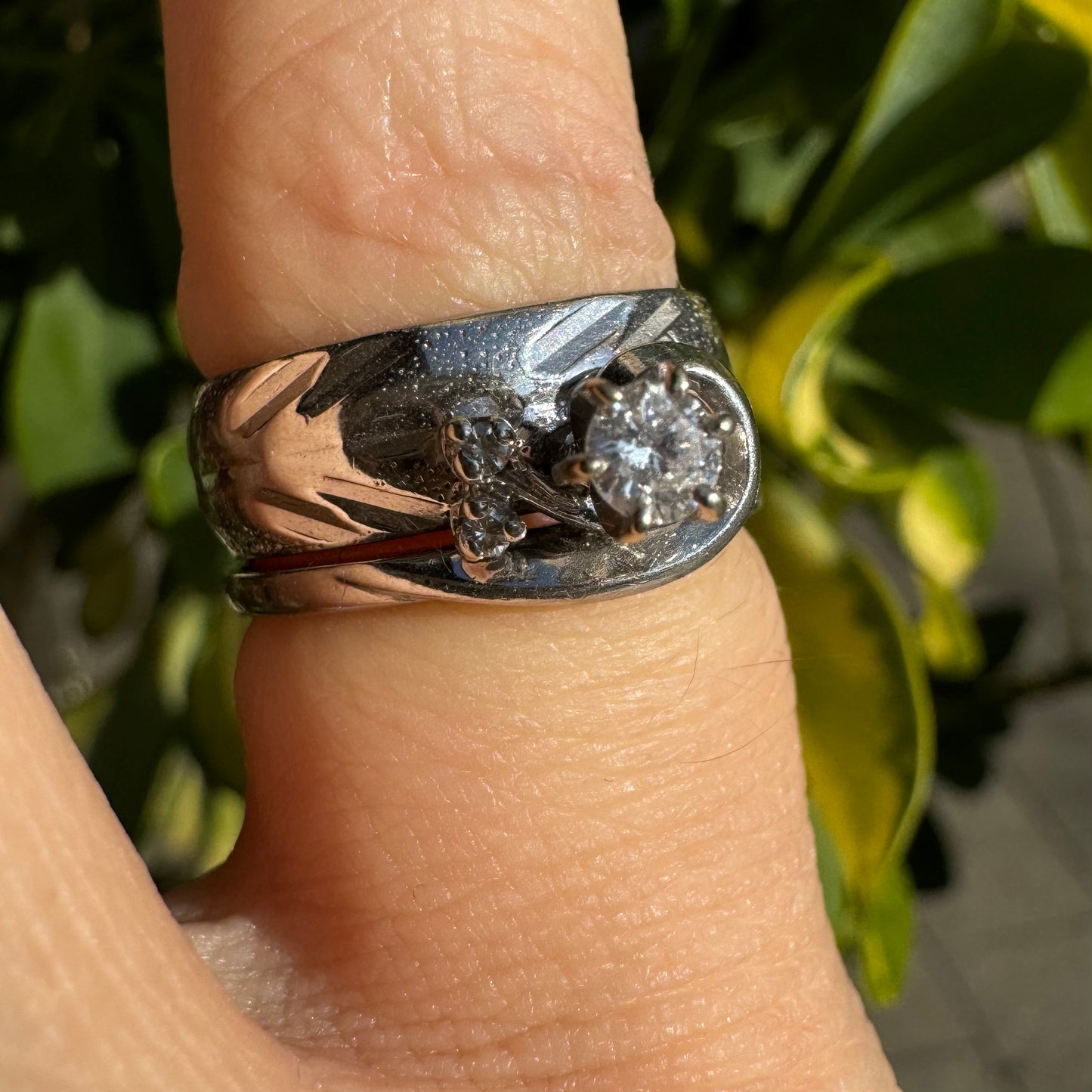 14K gold ring set with Diamonds