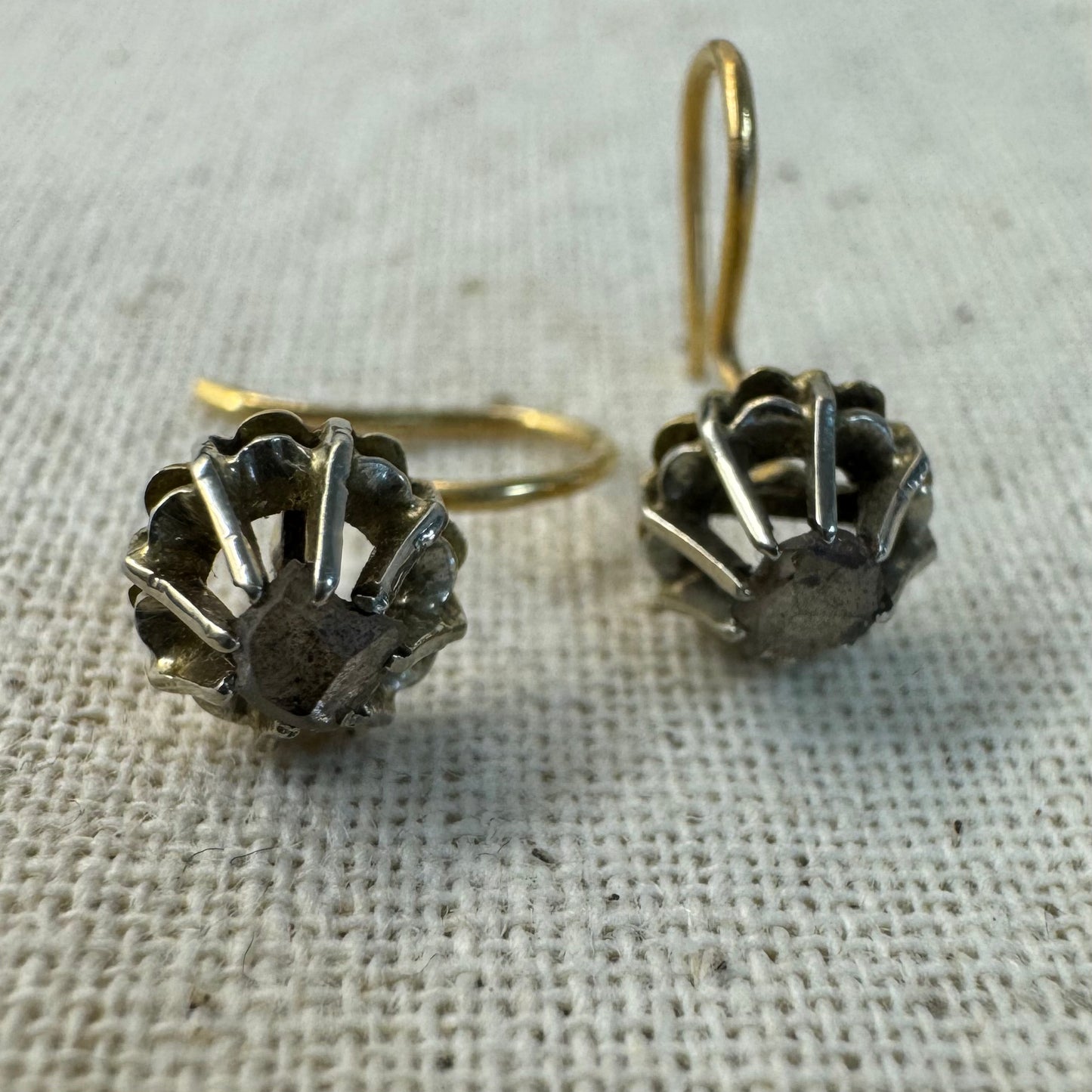 עגילי זהב 14K משובצים ביהלום