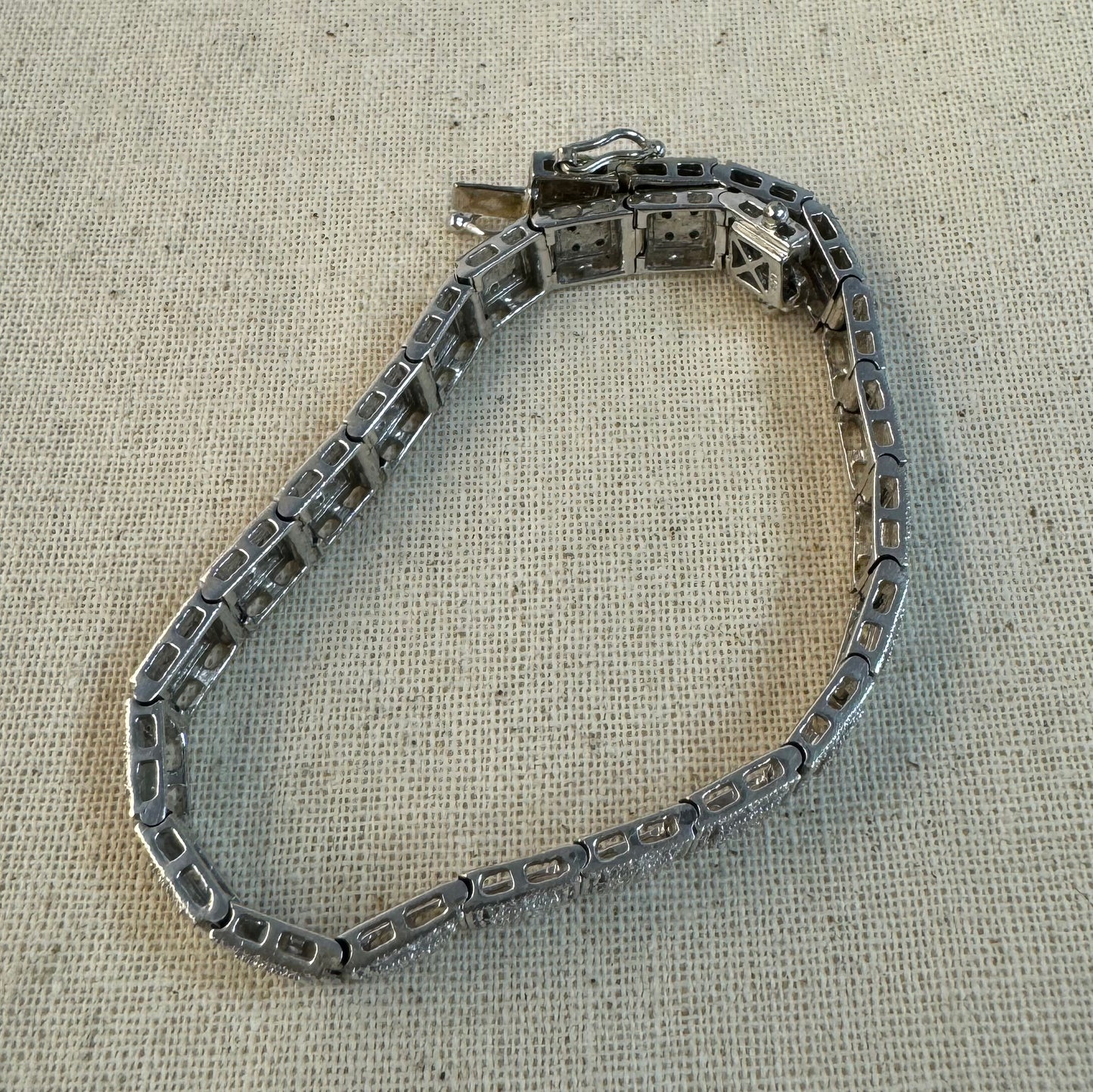 צמיד טניס זהב לבן 14 קראט משובץ יהלומים לכל האורך