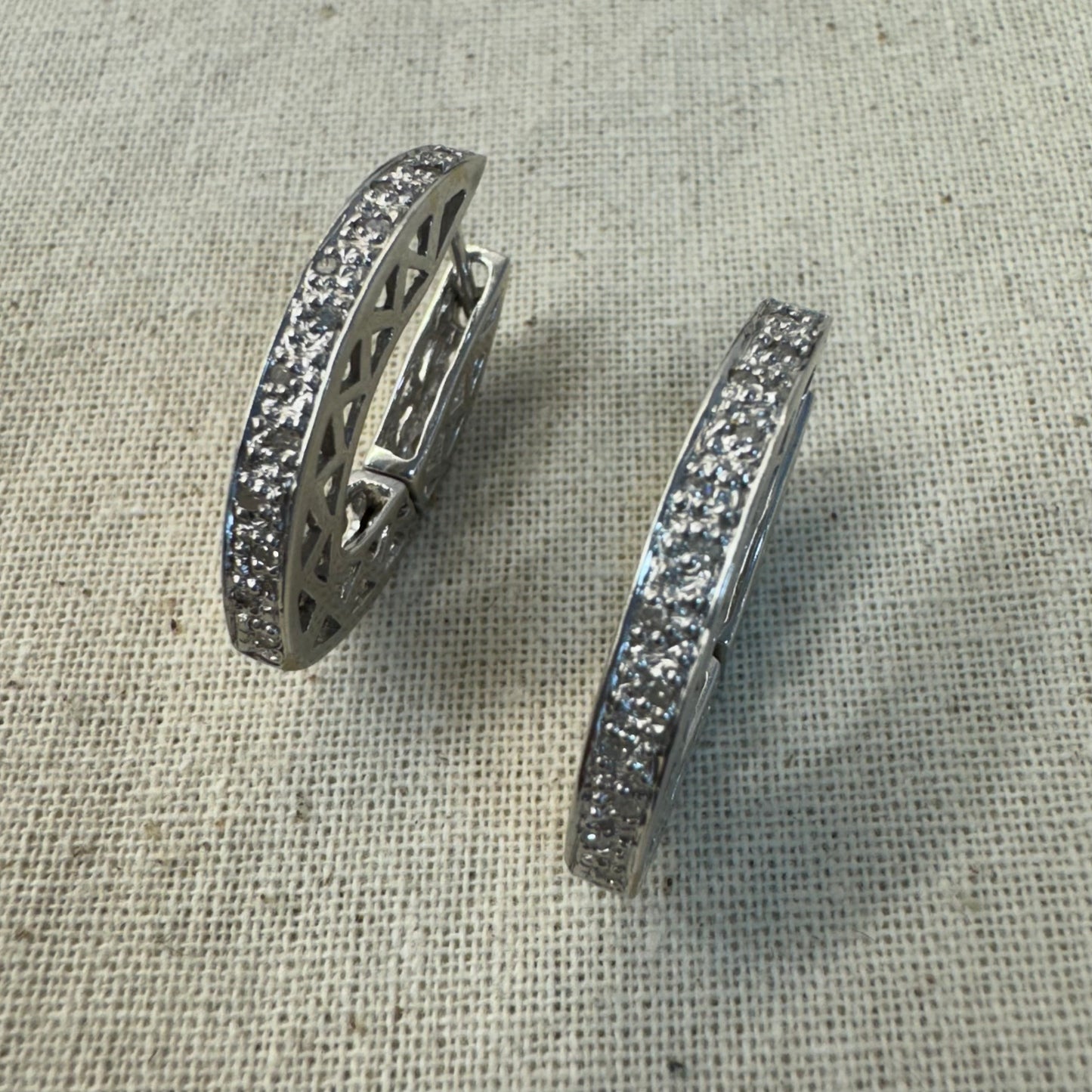 עגילי חישוק זהב 14K משובצים יהלומים