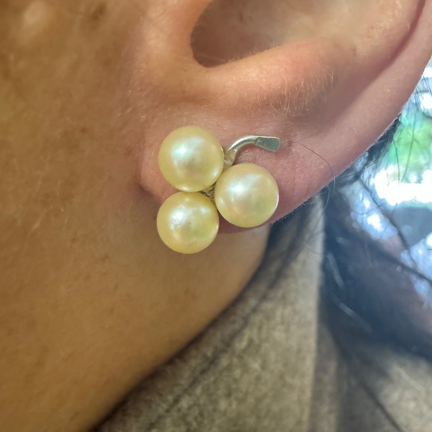 עגילי צמודים זהב 14K משובצים עם פנינים