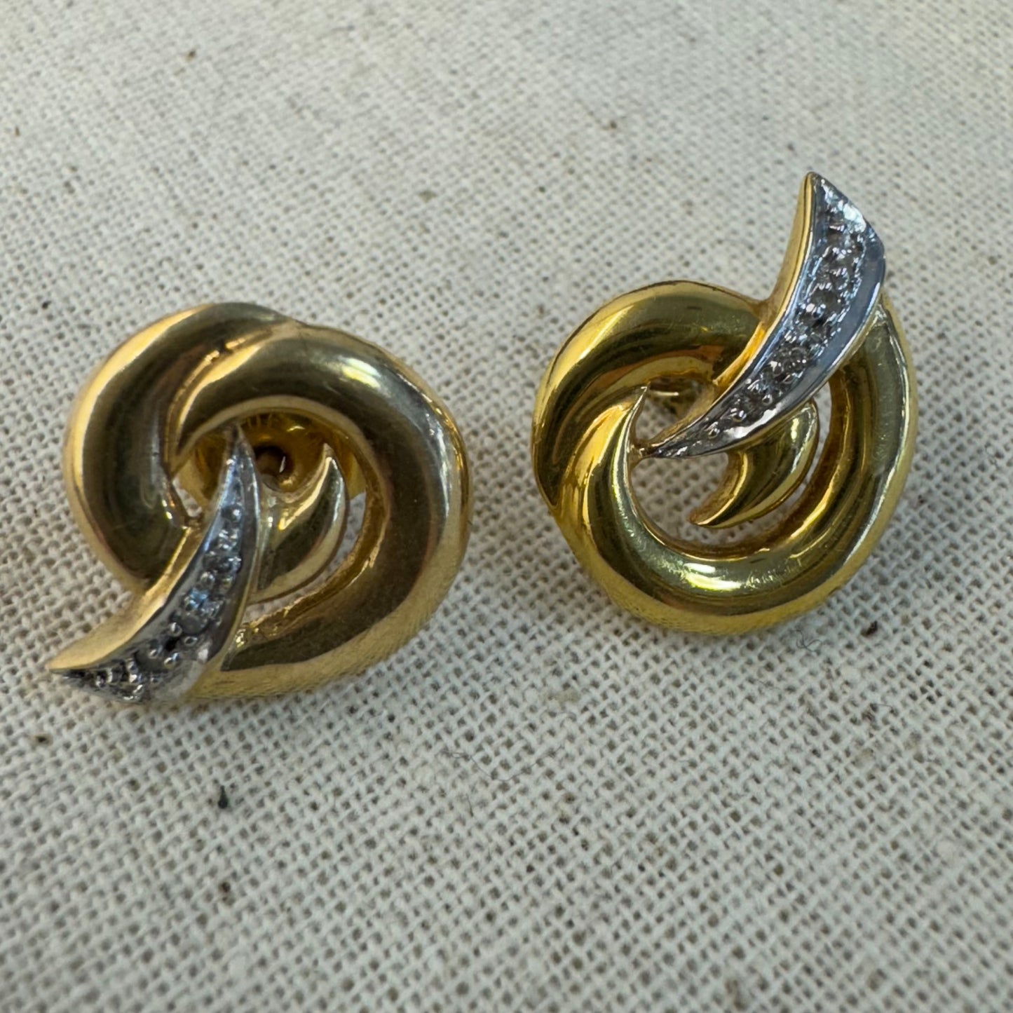 עגילי זהב 14K משובצים יהלומים