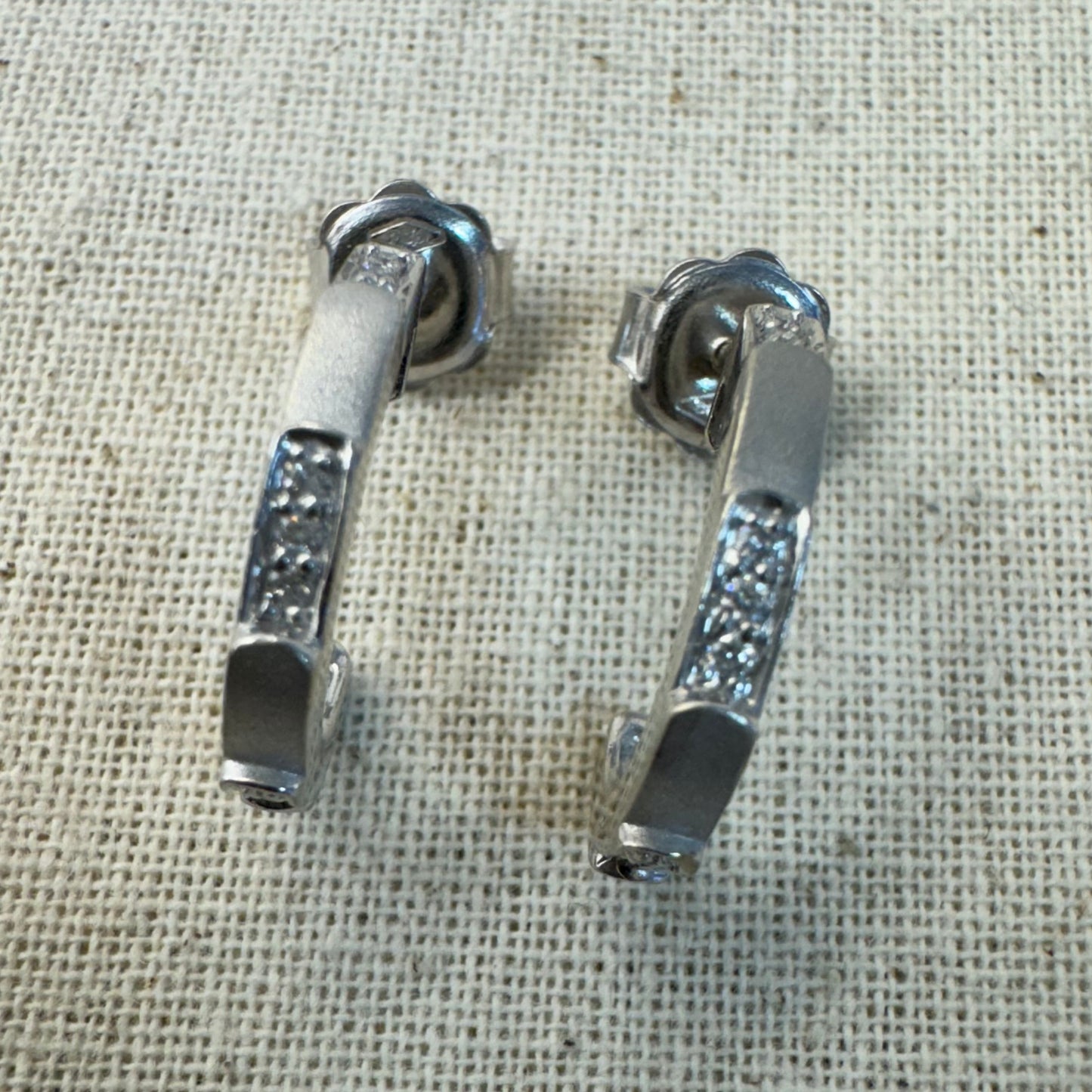 עגילי חישוק זהב 18K משובצים יהלומים