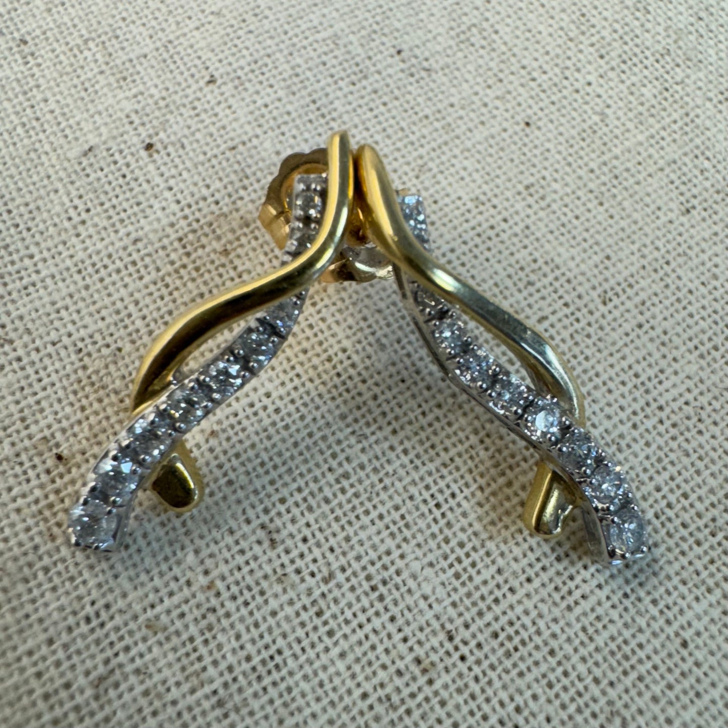 עגילי זהב 14K משובצים יהלומים