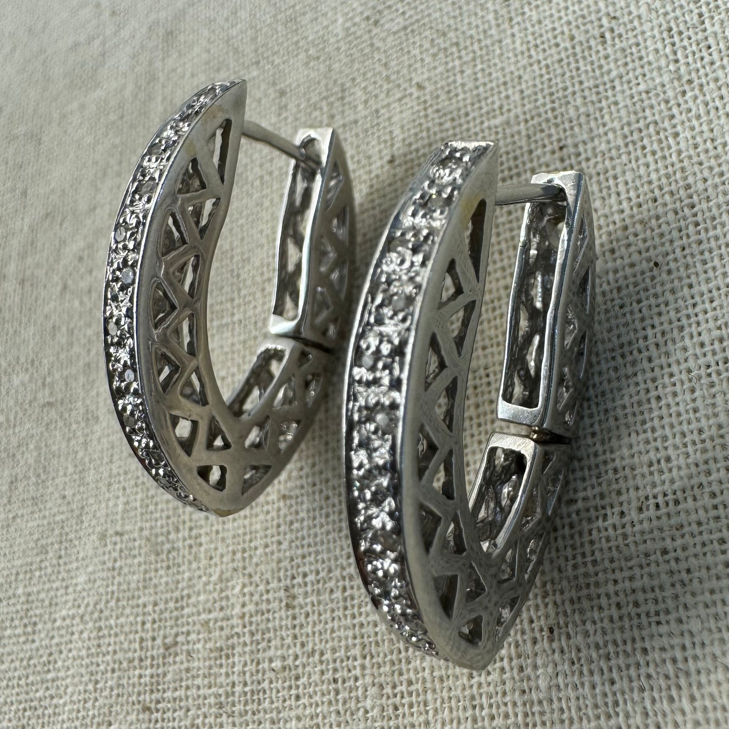 עגילי חישוק זהב 14K משובצים יהלומים