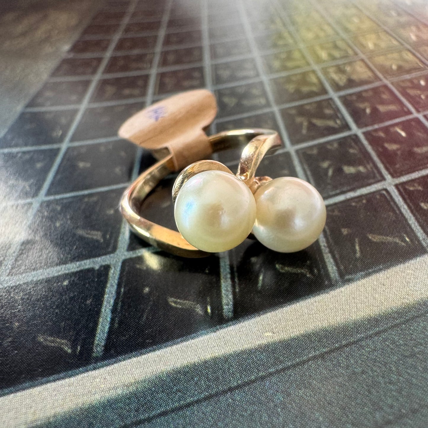 14K gold ring set with 2 Pearls